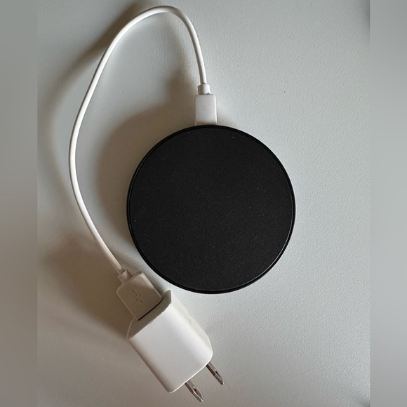 APPLE charging station - phone, watch, AirPods (LIKE NEW) - Picture 8 of 8